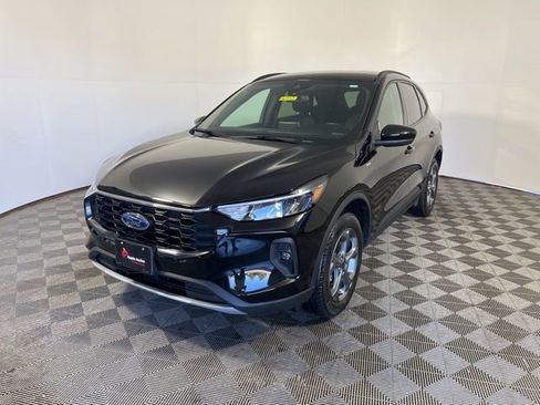Used 2025 Ford Escape ST-Line Select AWD/4WD image 3