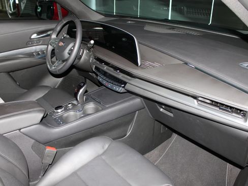 Used 2024 Cadillac XT4 Premium Luxury FWD image 15