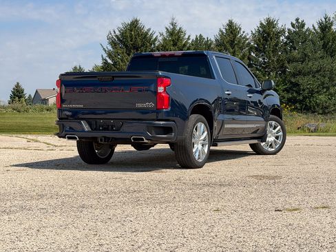 Used 2022 Chevrolet Silverado 1500 High Country w/ High Country Premium Package AWD/4WD image 9