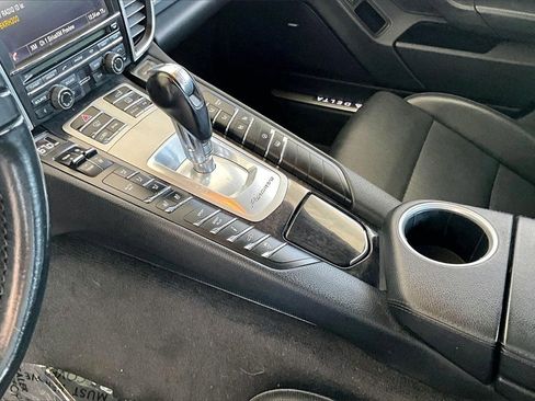 Used 2016 Porsche Panamera S image 18