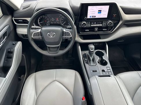 Used 2023 Toyota Highlander XLE FWD image 24