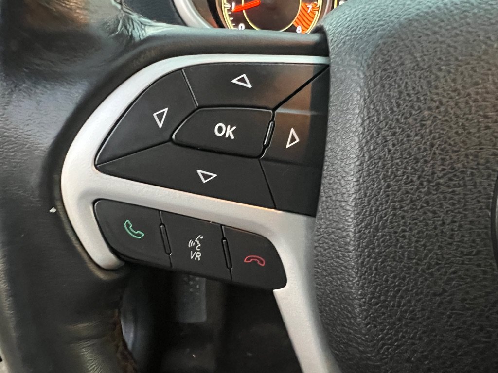 Used 2015 Jeep Cherokee Latitude FWD image 25