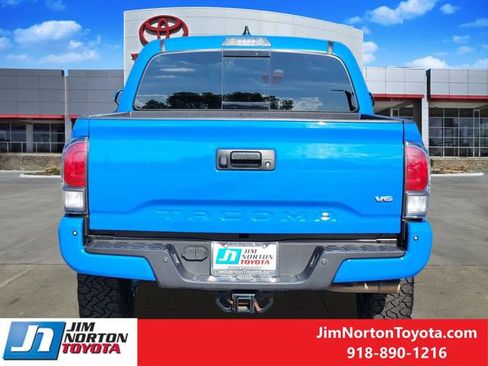 Used 2021 Toyota Tacoma TRD Sport w/ Technology Package RWD image 7