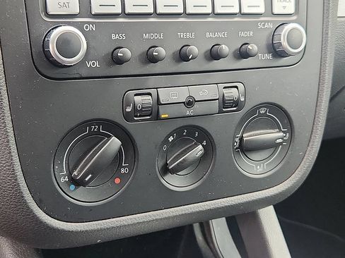 Used 2009 Volkswagen Jetta SE FWD image 6