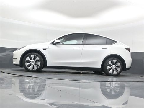 Used 2023 Tesla Model Y Long Range image 41