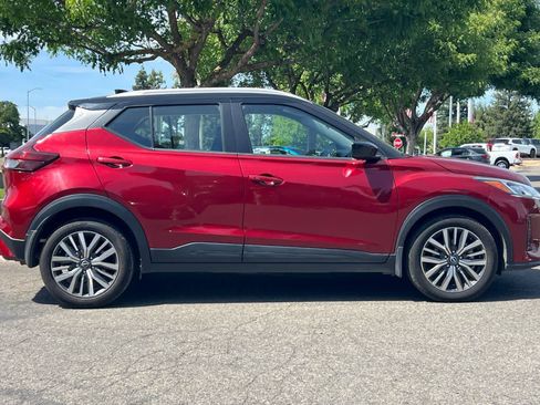 Used 2023 Nissan Kicks SV image 9