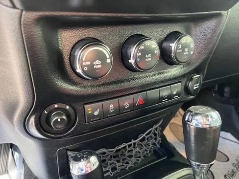 Used 2014 Jeep Wrangler Unlimited Rubicon w/ Connectivity Group AWD/4WD image 18