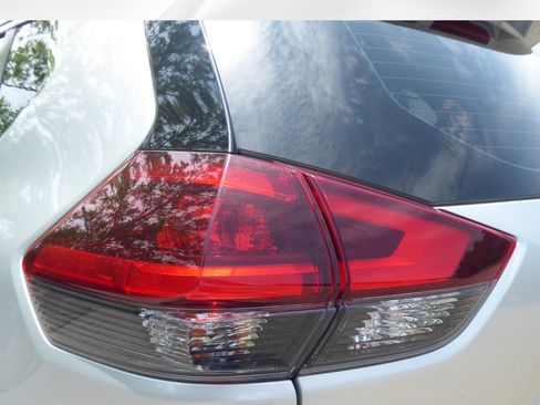 Used 2020 Nissan Rogue S image 23