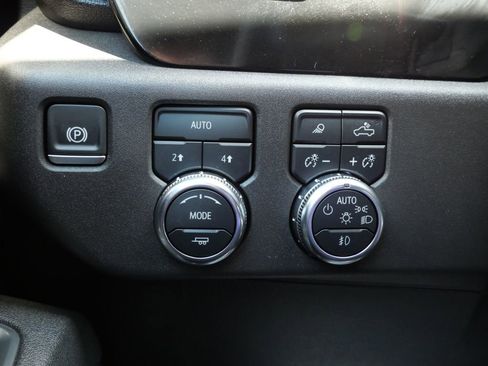 Used 2025 GMC Sierra 1500 SLT AWD/4WD image 47