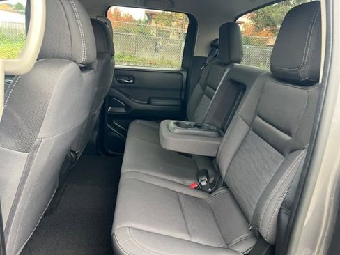 Used 2023 Nissan Frontier SV w/ Tow Package image 14