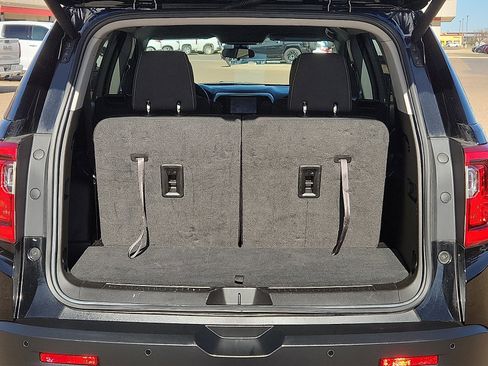 Used 2023 GMC Acadia SLE w/ Driver Convenience Package image 9