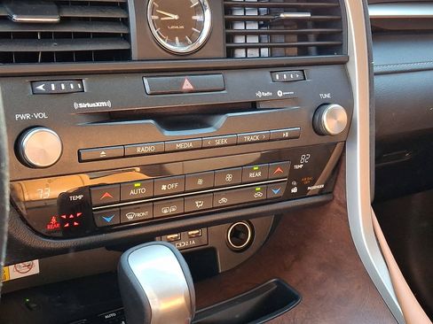 Certified 2022 Lexus RX 350L Premium w/ Premium Package AWD/4WD image 17
