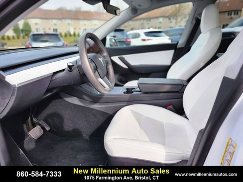 Used 2021 Tesla Model Y Long Range image 17