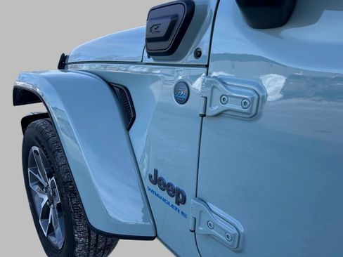 Used 2024 Jeep Wrangler Unlimited w/ Convenience Group image 11