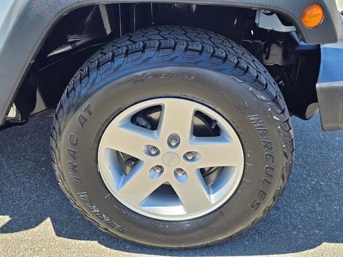 Used 2016 Jeep Wrangler Sport w/ Quick Order Package 24S AWD/4WD image 9