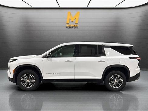 Used 2025 Chevrolet Traverse LT image 5