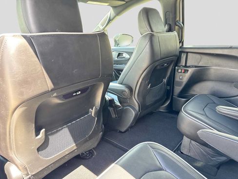Used 2026 Chrysler Pacifica Limited w/ S Appearance Package AWD/4WD image 17