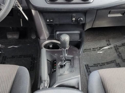 Used 2017 Toyota RAV4 LE FWD image 19