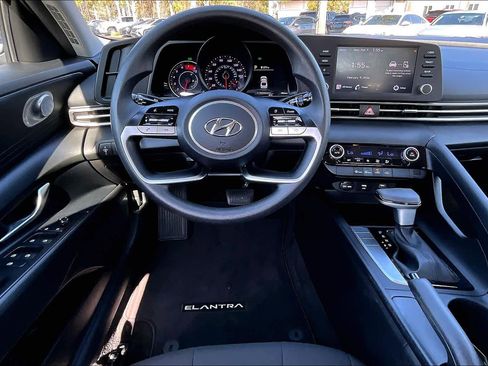 Used 2023 Hyundai Elantra SEL image 6