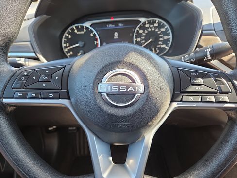 Used 2025 Nissan Altima 2.5 SV image 16