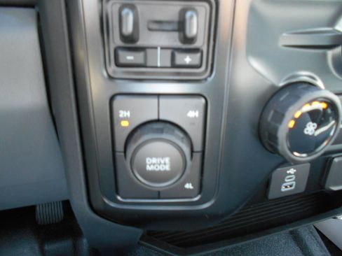 New 2025 Ford F550 4x4 Regular Cab Super Duty image 34