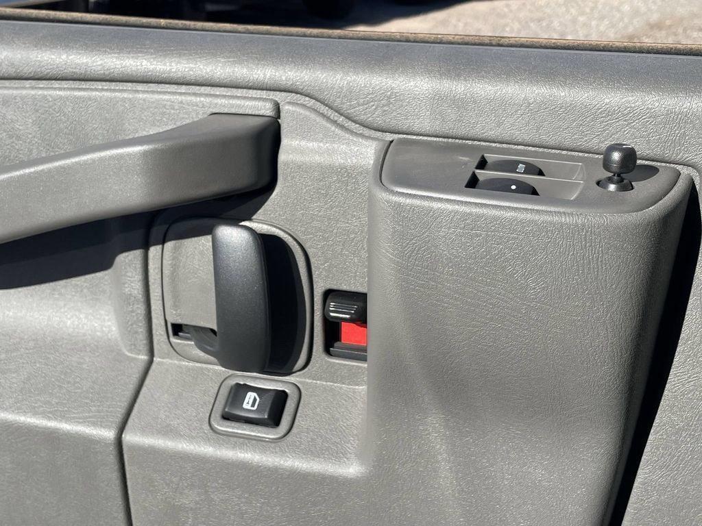 New 2025 GMC Savana 2500 Extended w/ Driver Convenience Package RWD image 22