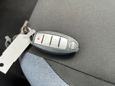 Used 2025 Nissan Versa SV image 18