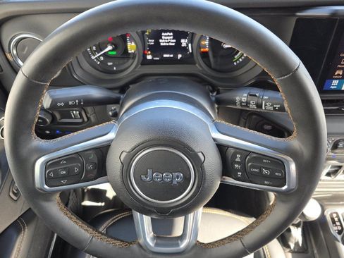 Used 2024 Jeep Wrangler Unlimited Sahara w/ Safety Group AWD/4WD image 8
