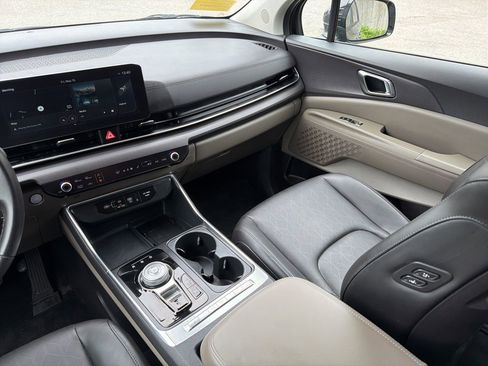 Certified 2025 Kia Carnival EX FWD image 23