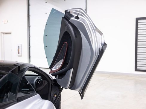 Used 2022 McLaren GT RWD image 26