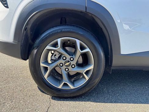 Certified 2024 Chevrolet Trax LT w/ Driver Confidence Package FWD image 10
