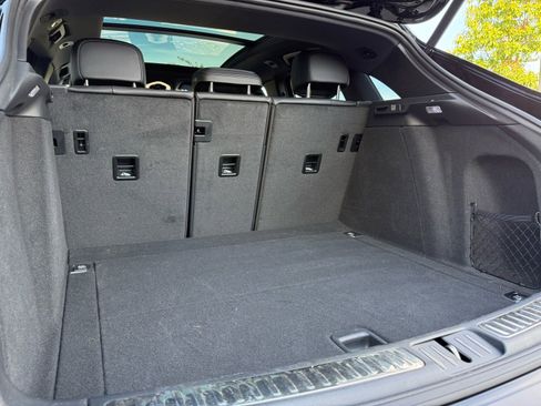 Used 2025 Porsche Macan image 33