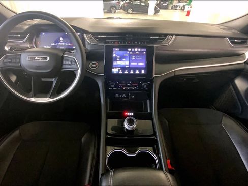 Used 2023 Jeep Grand Cherokee L Laredo image 15