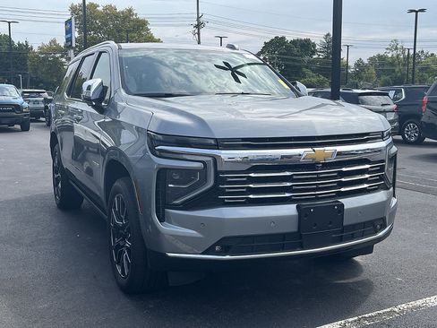 Certified 2025 Chevrolet Tahoe Premier AWD/4WD image 2