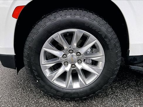 Certified 2023 Chevrolet Suburban Premier image 10