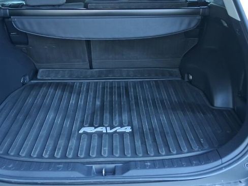 Used 2020 Toyota RAV4 XLE image 33