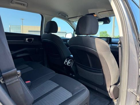Used 2021 Kia Sorento LX FWD image 25