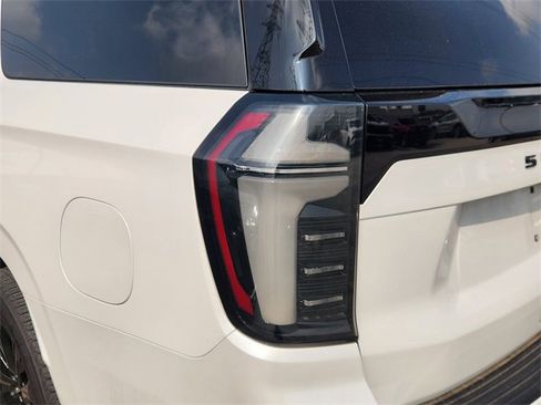 Used 2025 Chevrolet Suburban High Country image 8