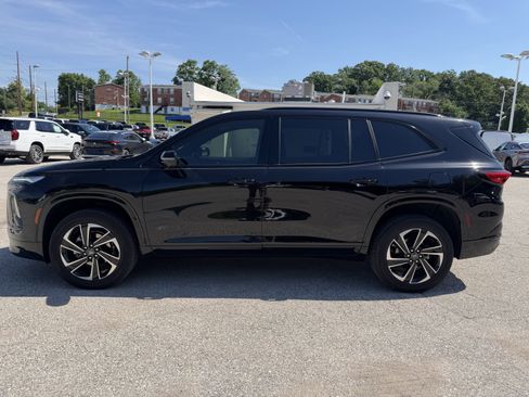 Used 2025 Buick Enclave Sport Touring w/ LPO, Floor Liner Package FWD image 4