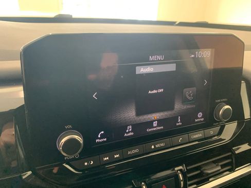 Used 2024 Nissan Pathfinder SV FWD image 30