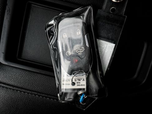 Used 2022 Chevrolet Silverado 2500 LTZ w/ LTZ Convenience Package image 35