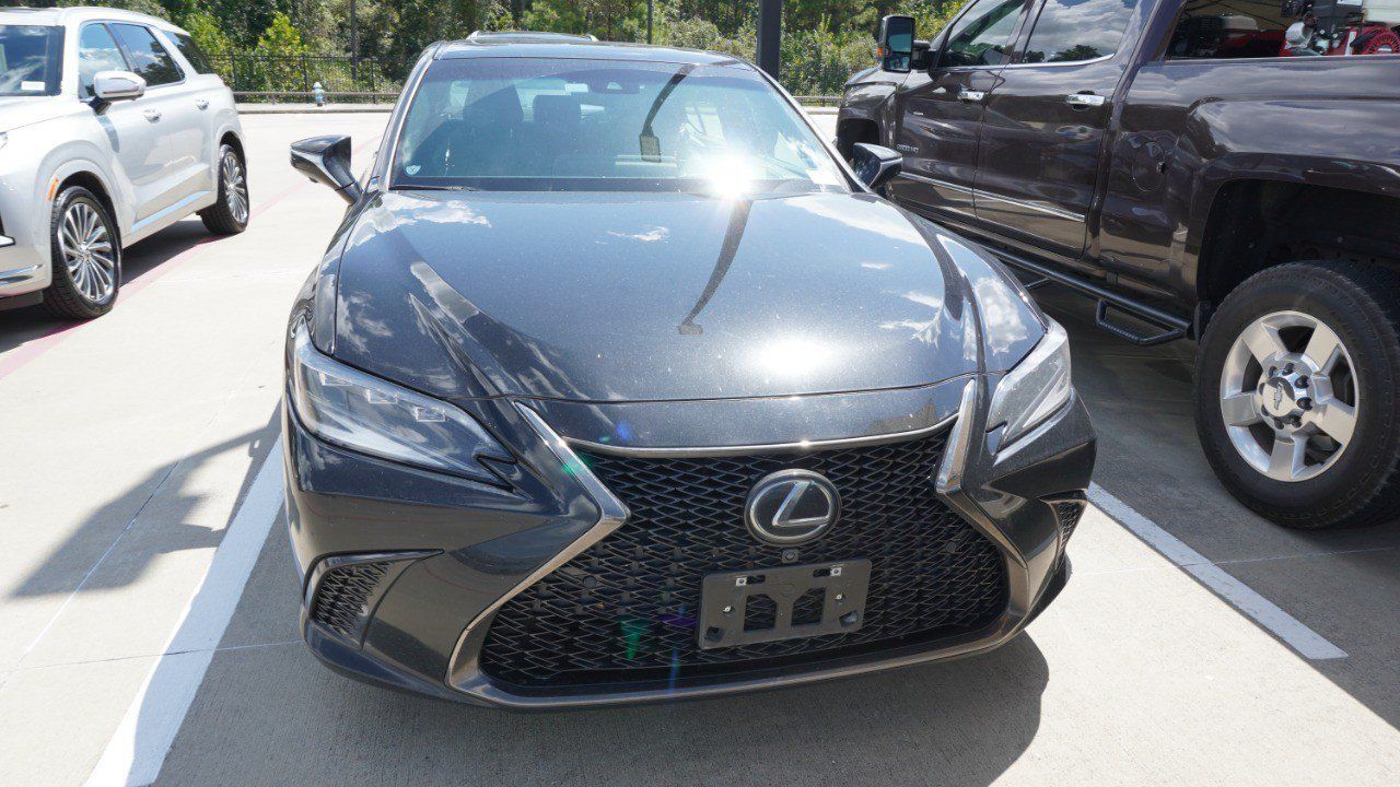 Used 2024 Lexus ES 300h F Sport w/ Accessory Package (Z2) FWD image 2