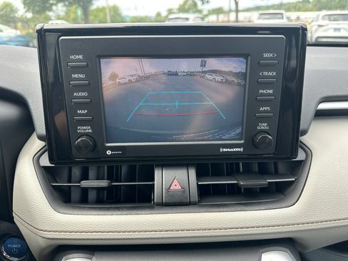Used 2020 Toyota RAV4 XLE AWD/4WD image 16