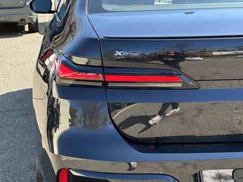 Used 2023 BMW 760i xDrive w/ Executive Package image 11