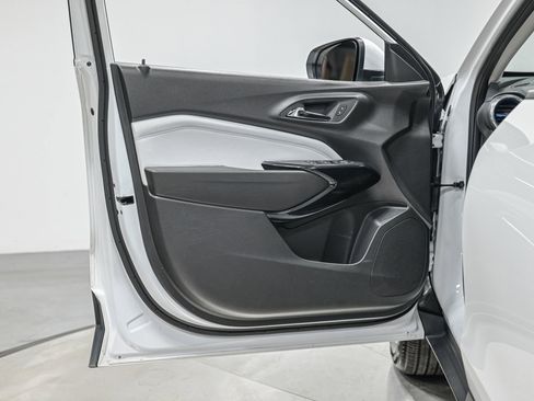 Used 2024 Chevrolet Trax LT FWD image 14