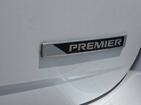Used 2017 Chevrolet Equinox Premier w/ Enhanced Convenience Package FWD image 6