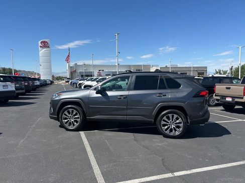 Used 2019 Toyota RAV4 XLE Premium w/ Cold Weather Package AWD/4WD image 8