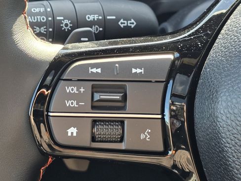 Used 2025 Honda Pilot TrailSport image 34