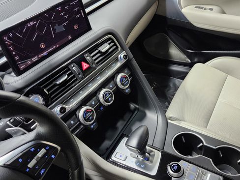 Used 2023 Genesis G70 2.0T image 29