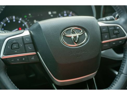 Used 2022 Toyota Highlander XSE AWD/4WD image 31